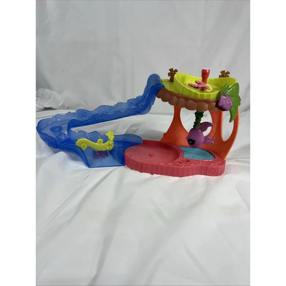 2011 Littlest Pet Shop Walkables Slide and Dive Lagoon Penguin #2460‎